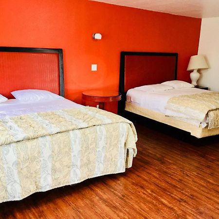 Norwalk Inn & Suites Экстерьер фото