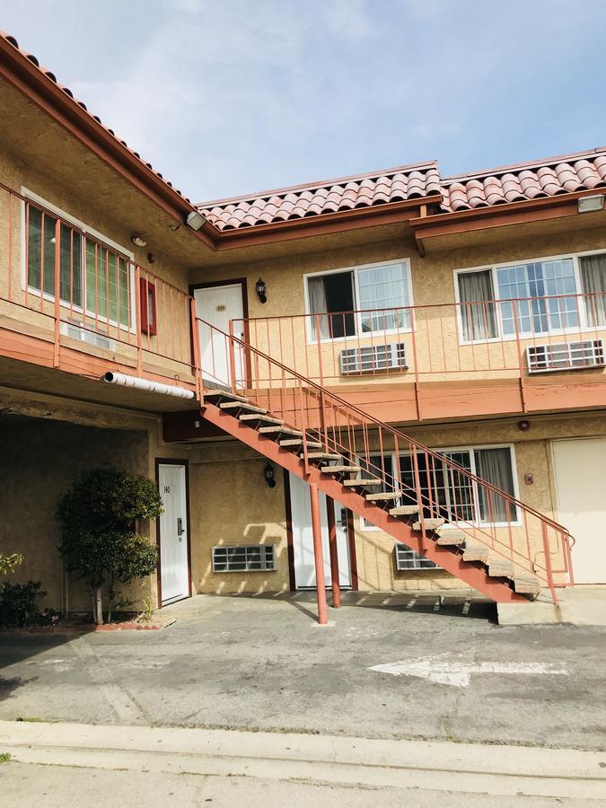 Norwalk Inn & Suites Экстерьер фото