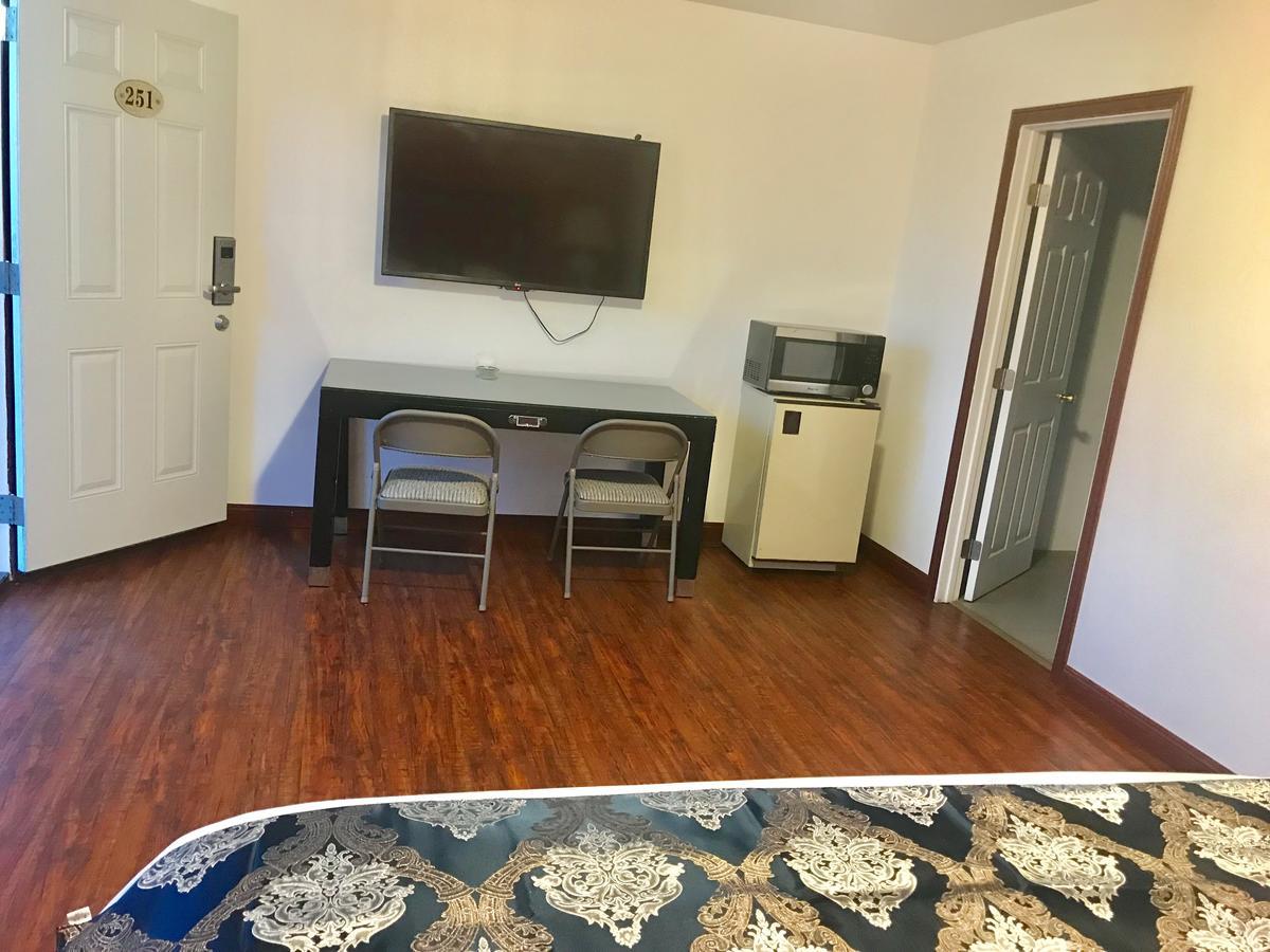 Norwalk Inn & Suites Экстерьер фото