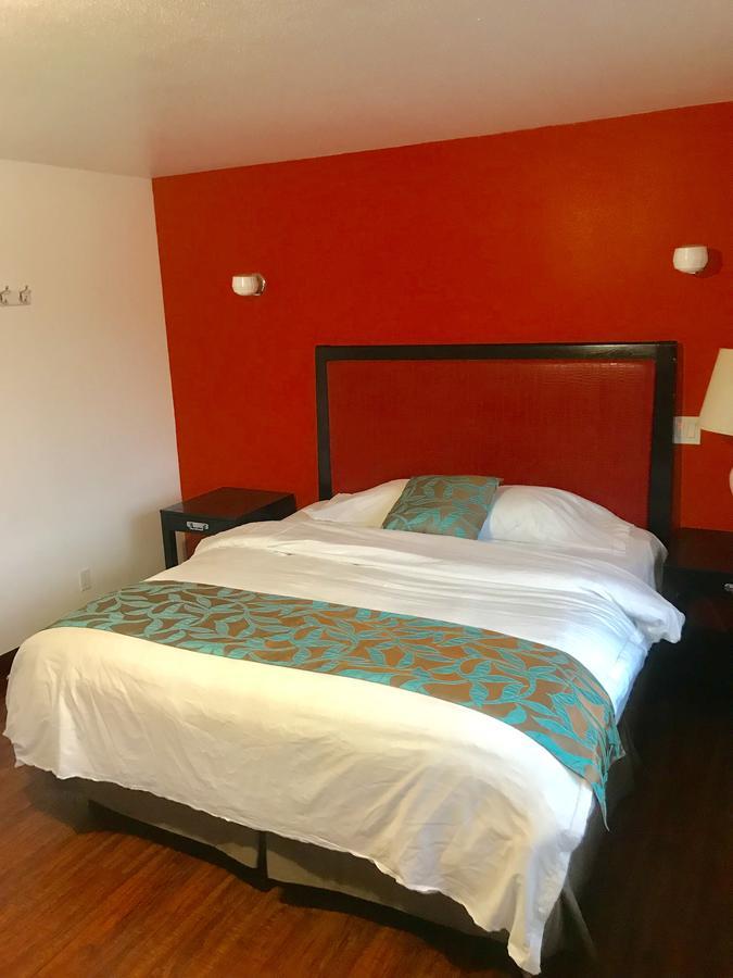 Norwalk Inn & Suites Экстерьер фото