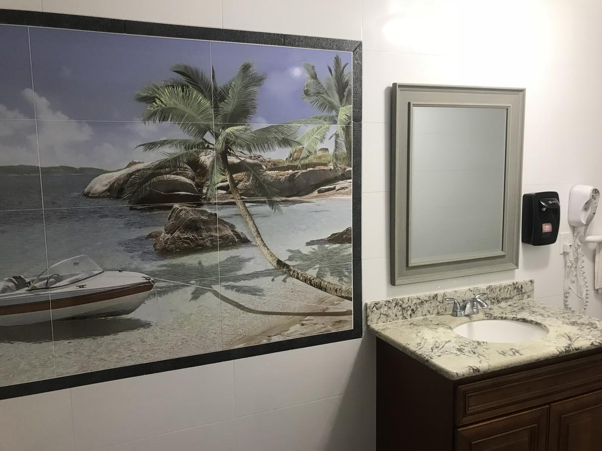 Norwalk Inn & Suites Экстерьер фото