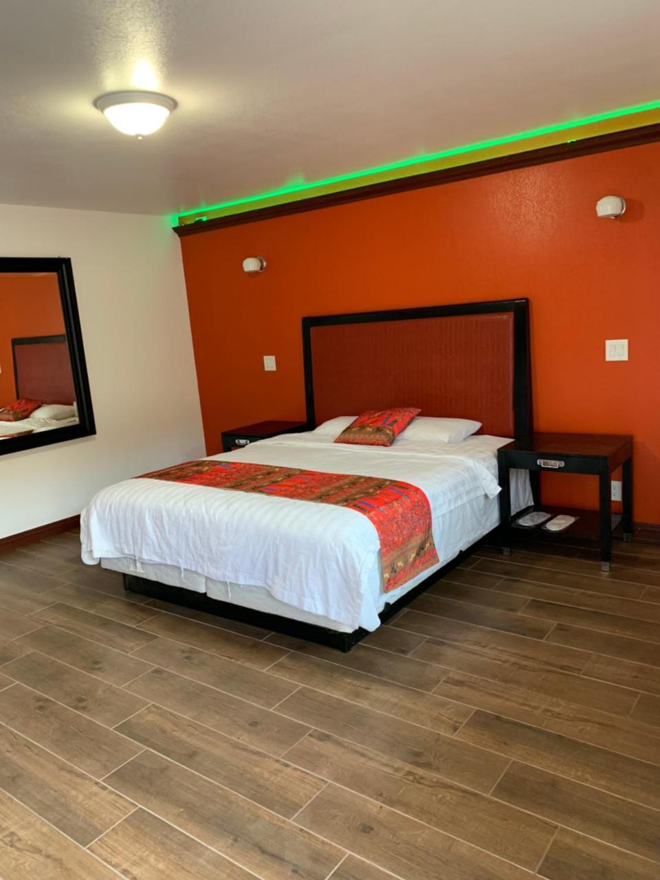 Norwalk Inn & Suites Экстерьер фото