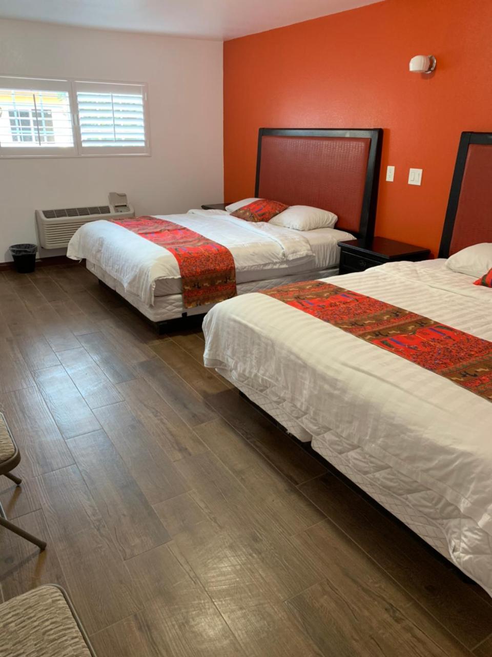 Norwalk Inn & Suites Экстерьер фото