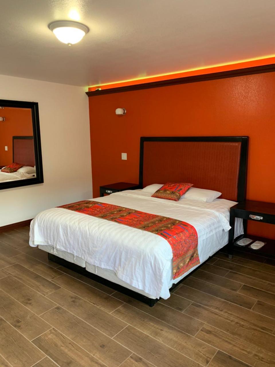 Norwalk Inn & Suites Экстерьер фото