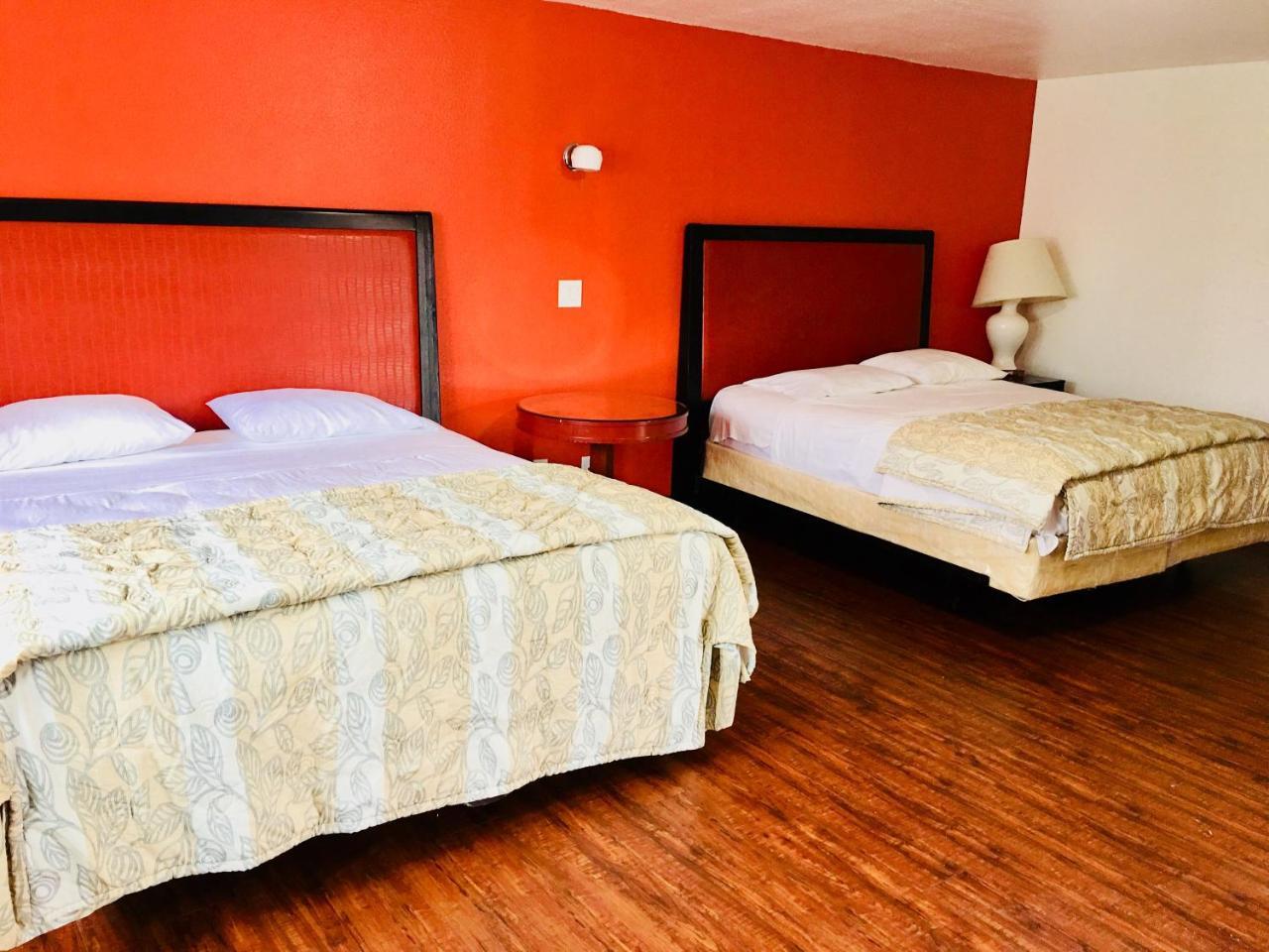 Norwalk Inn & Suites Экстерьер фото